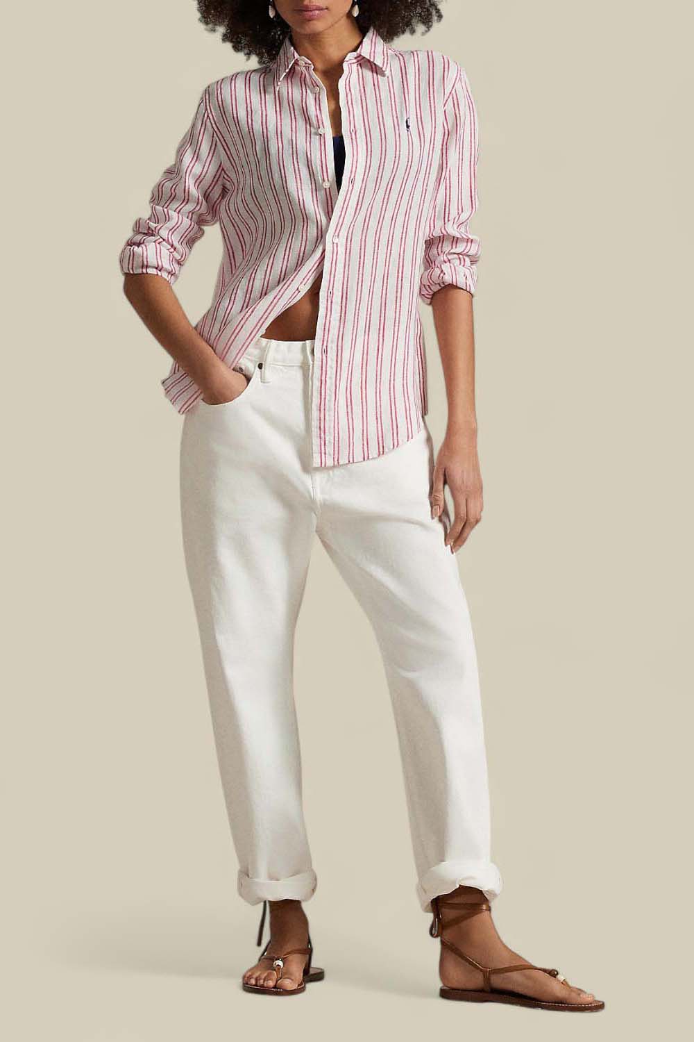 תמונת כל הלוק של חולצה מכופתרת